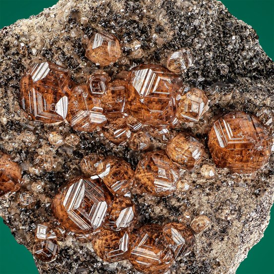 Hessonite-Jeffrey Mine | Asbestos | Québec | Canada